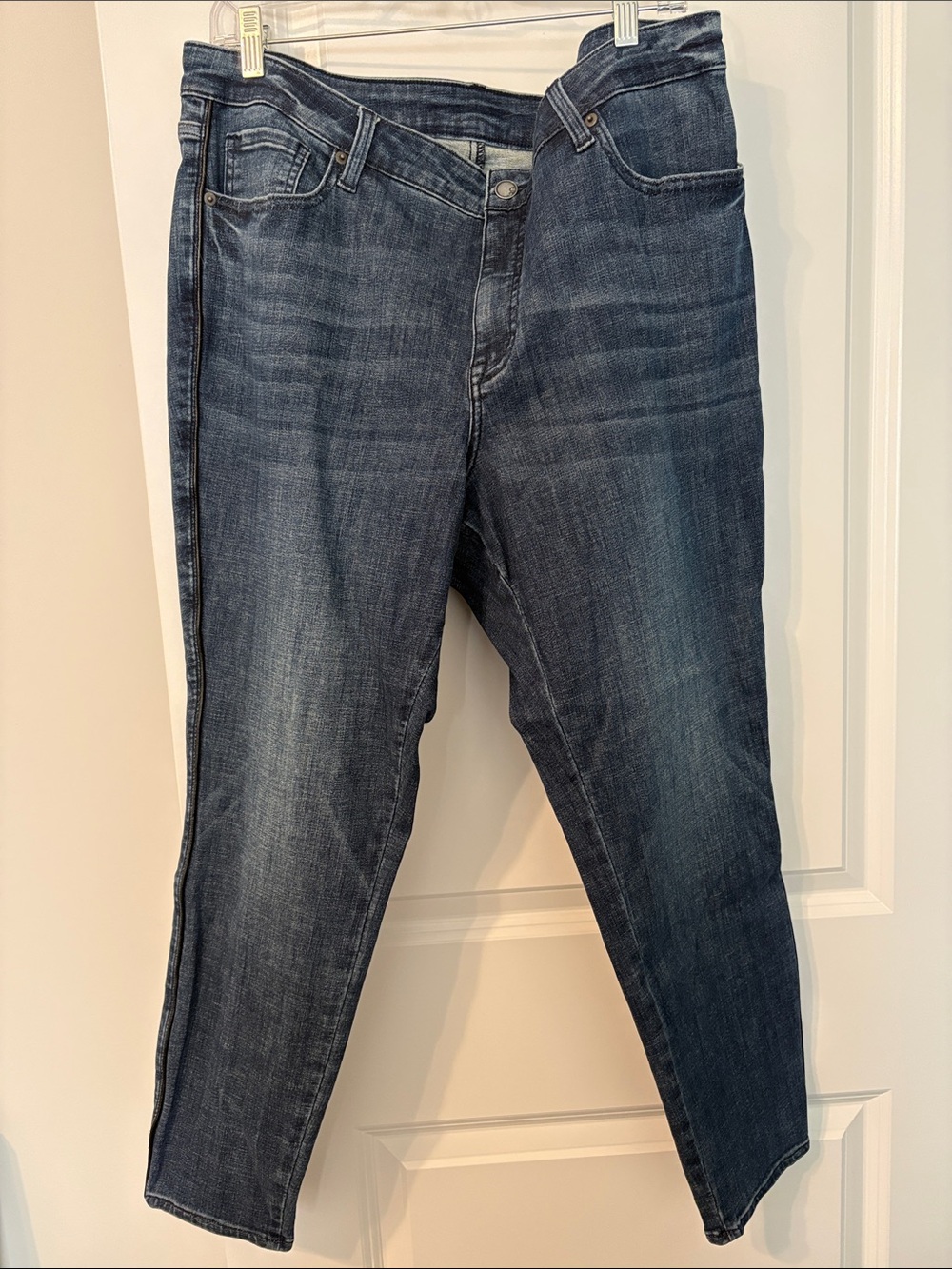 Women's Skinny Jeans in Dark Blue Wash